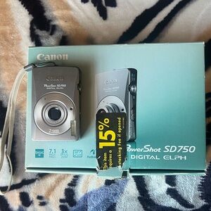 Canon PowerShot SD750 Digital Camera